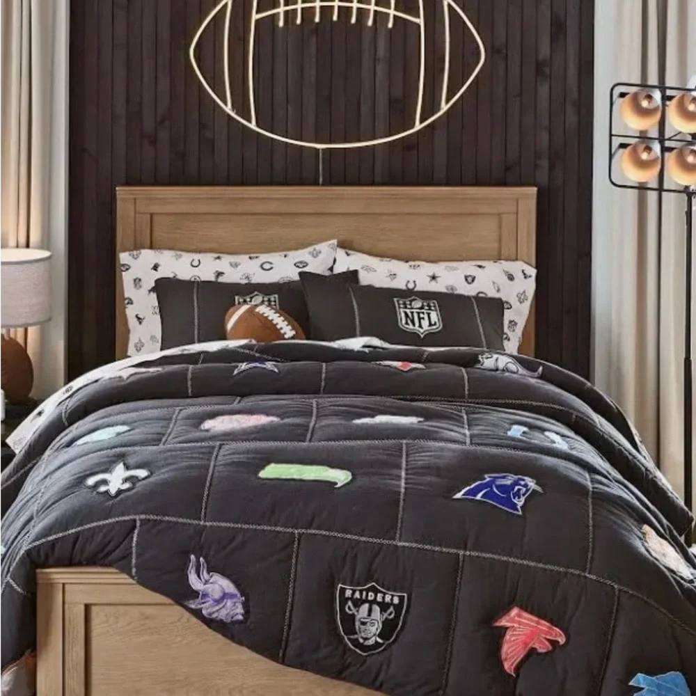 Pottery Barn Twin/TwinXL NFL  Team Patchwork Black Quilt Comforter